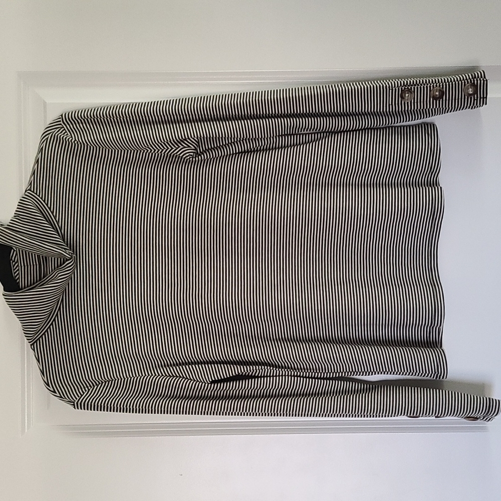 Women's Tahari long sleeve shirt